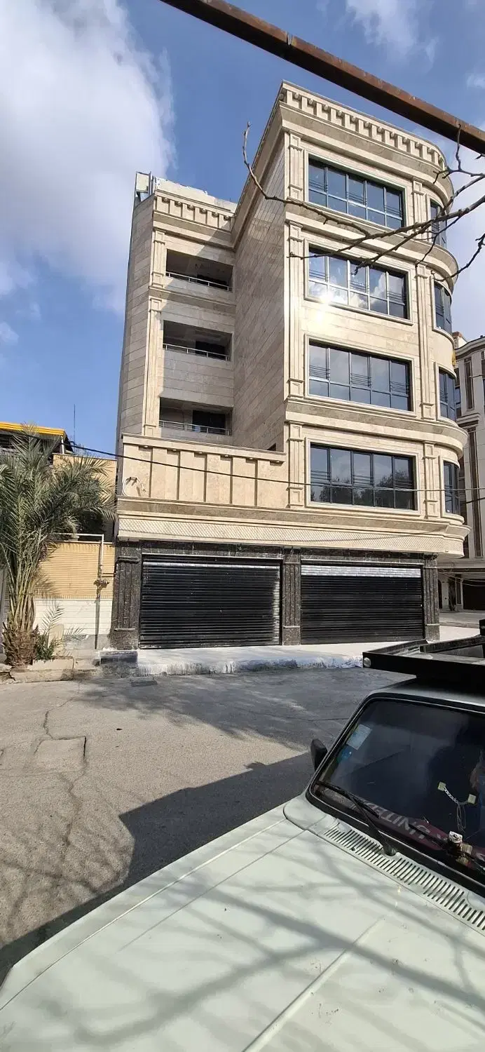 تجاری ۱۱۲ متری.۵ دهنه. بنیاد. خیابان باهنر کوچه ۲۲