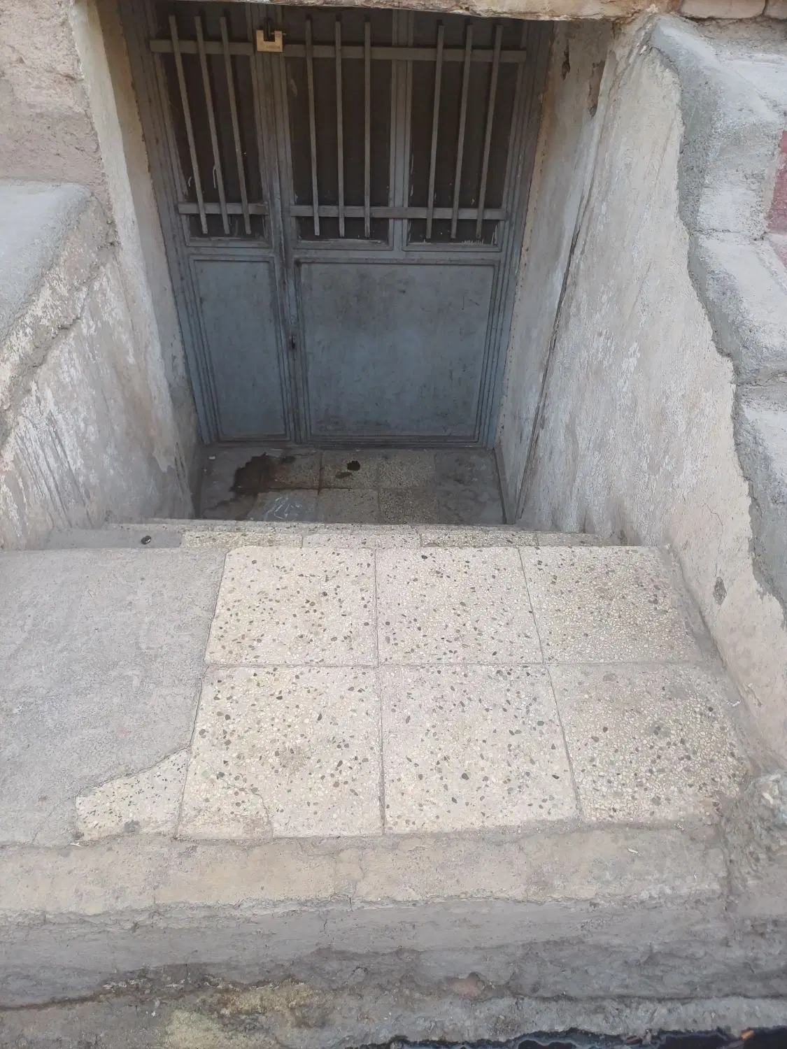 زیرزمین 150متری