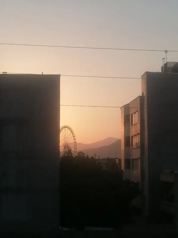 باهنر شمالی 2خوابه.زیر قیمت منطقه