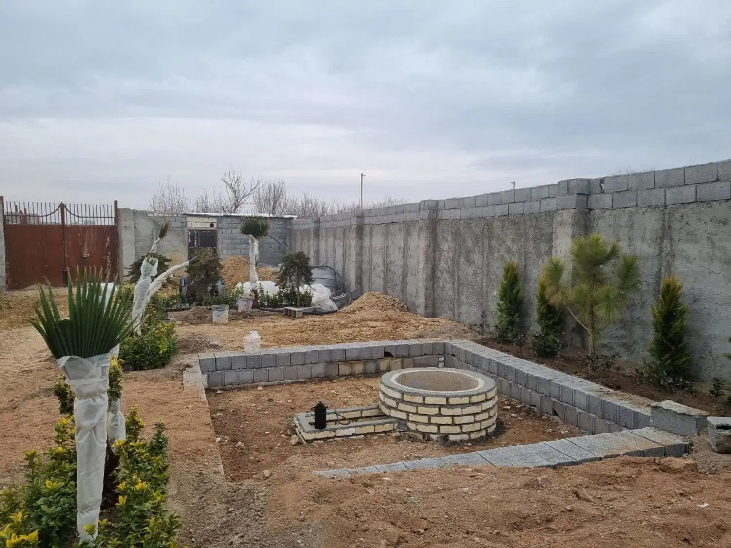 باغ 500متری ونیمه کاره درمهدی آباد جوزدان اصفهان