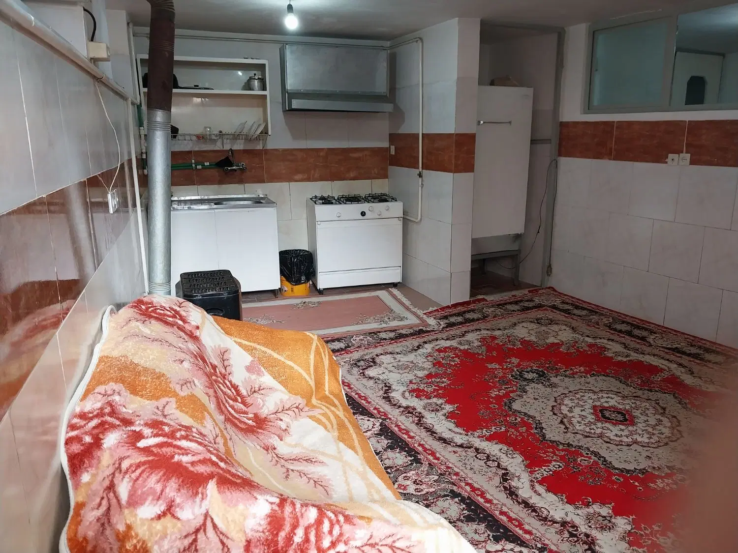چندتا منزل دربست کوچک وبزرگ پارکینگ بزرگ مرکز شهر