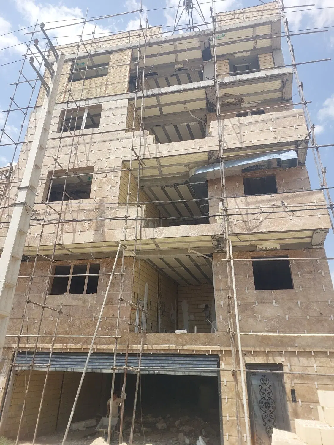 فروش یک واحد اپارتمانی  ۱۳۰ متری کیان اباد