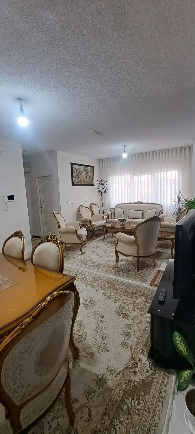 فاز ۳ پردیسان، مجتمع کاج، طبقه ۸ جنوبی