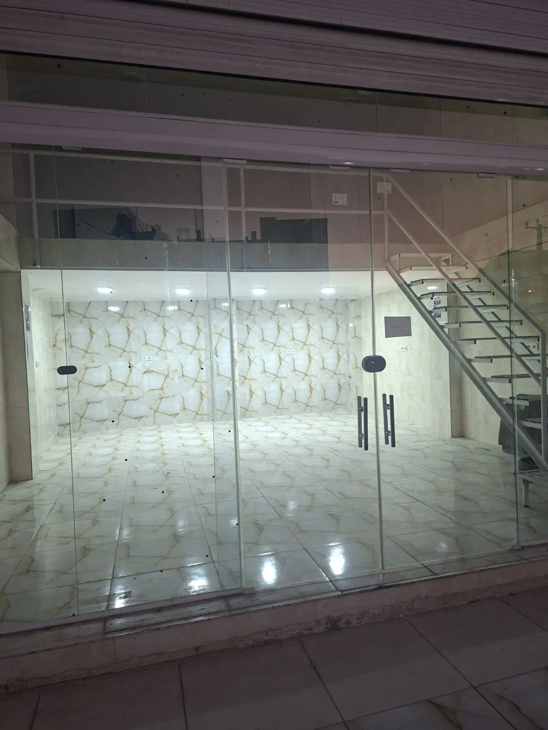 مغازه ۵۰ متری