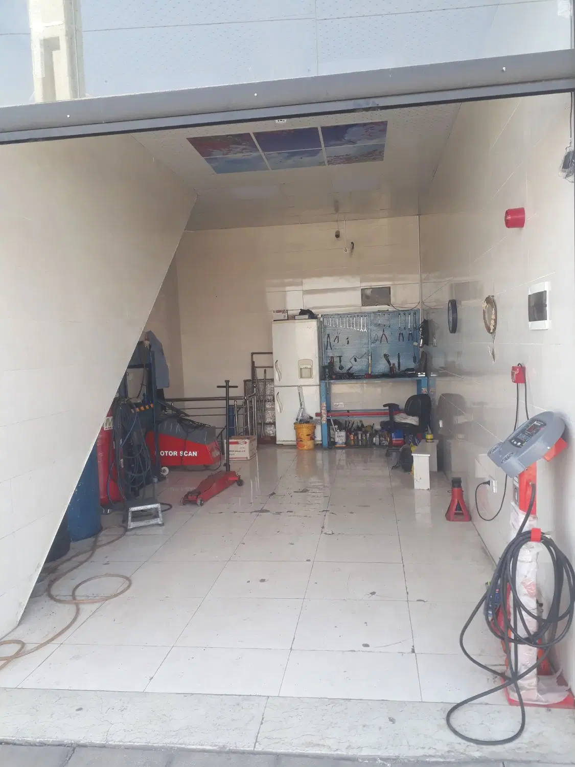 مغازه بر خیابان مشاهیر جنوبی
