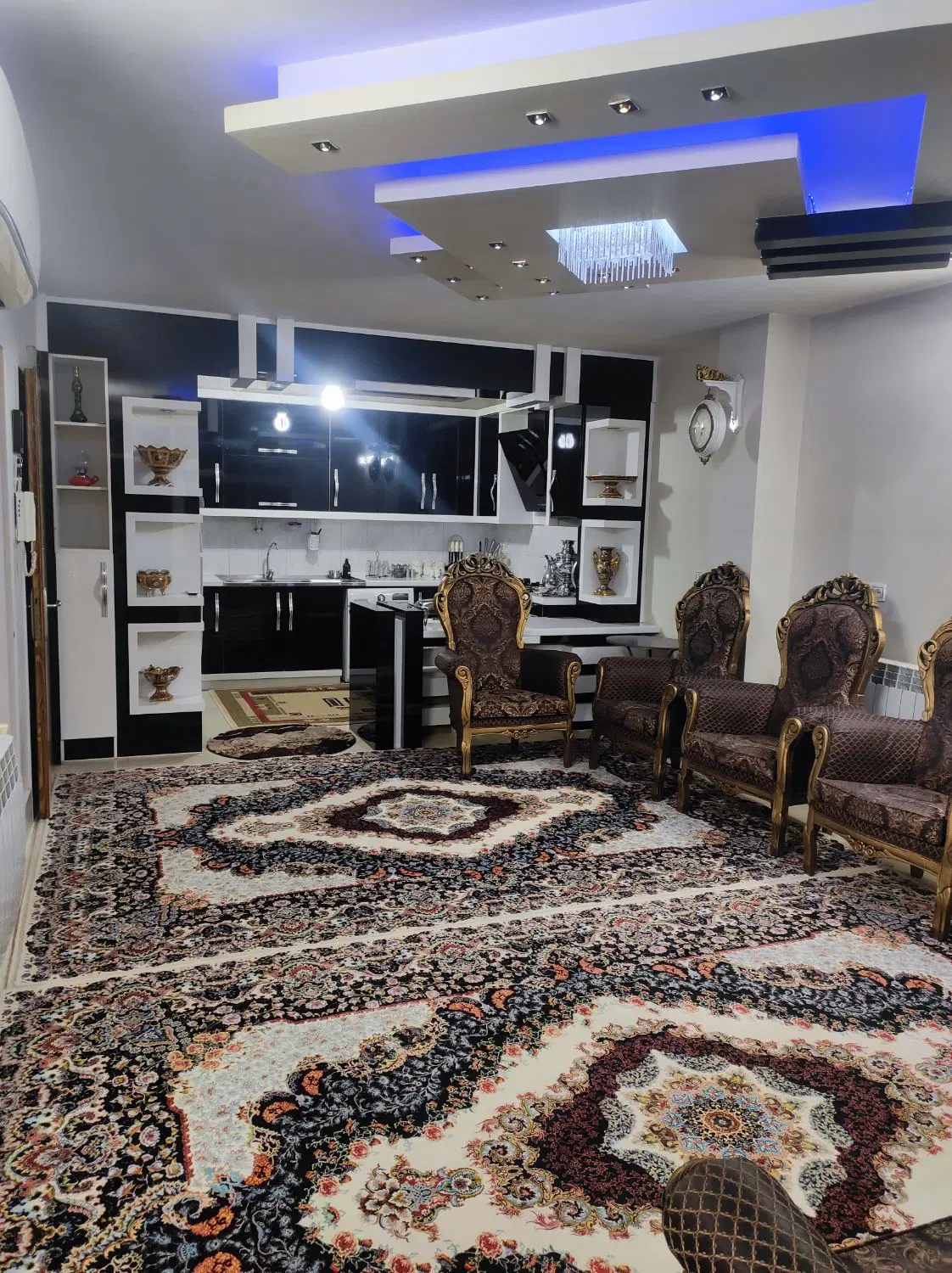 سوییت منهای ۶۰با حیاط