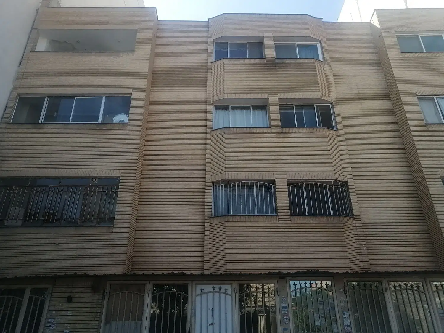 120 متری حاشیه حسابی 6 واحدی عرصه 500