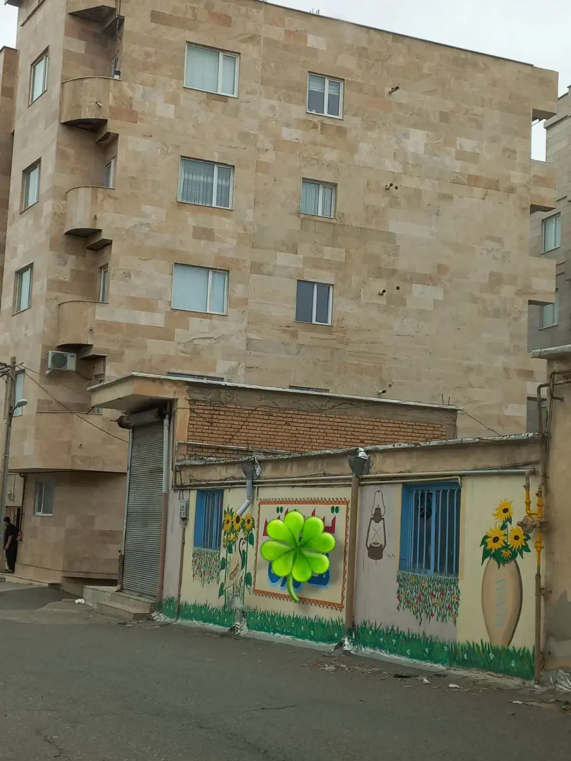 خانه ویلایی دو نبش ۲۵۰ متری استاد شیرازی