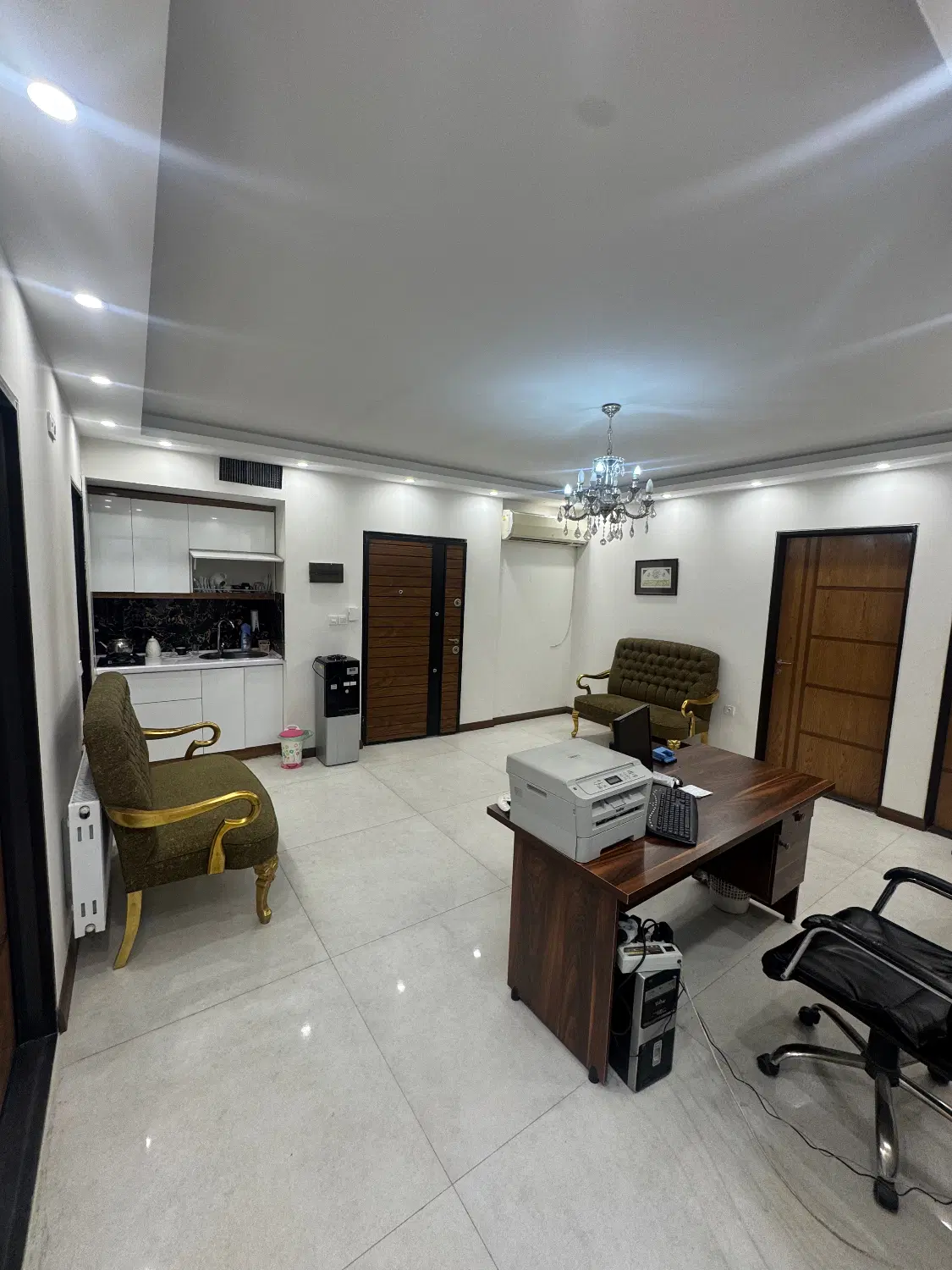 اجاره دفتر اشتراکی تاپ لوکیشن حاشیه سجاد با تابلو