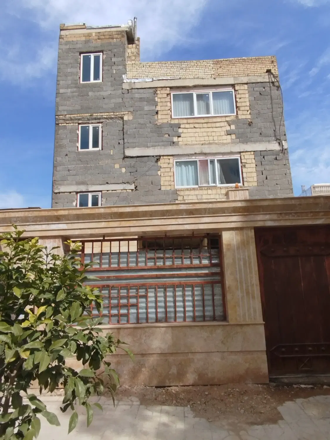 فروش ۳ طبقه نوساز درب حیاط  والفجر