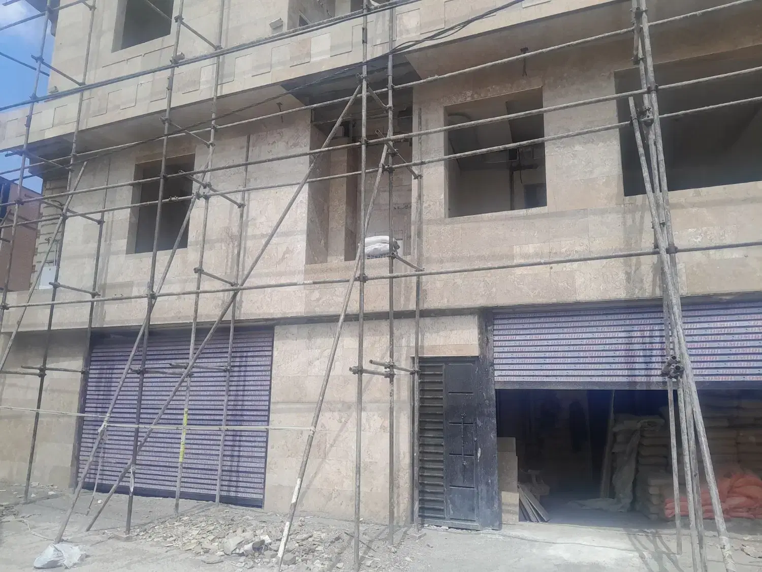 واحد نوساز سرداران پشت اداره برق