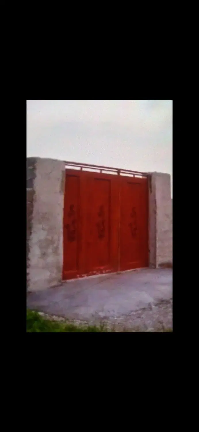 جاده قم کاشان طرف دلیجان 23 هکتار با آب اضافی