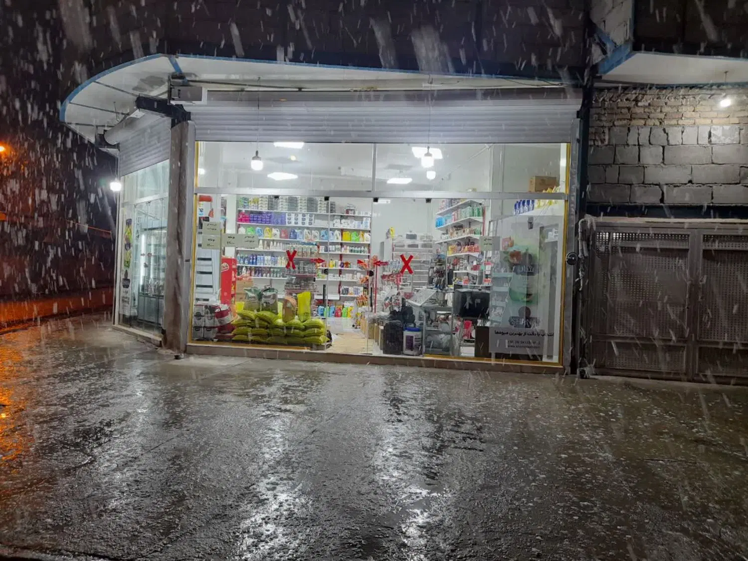 مغازه ۶۰ متری