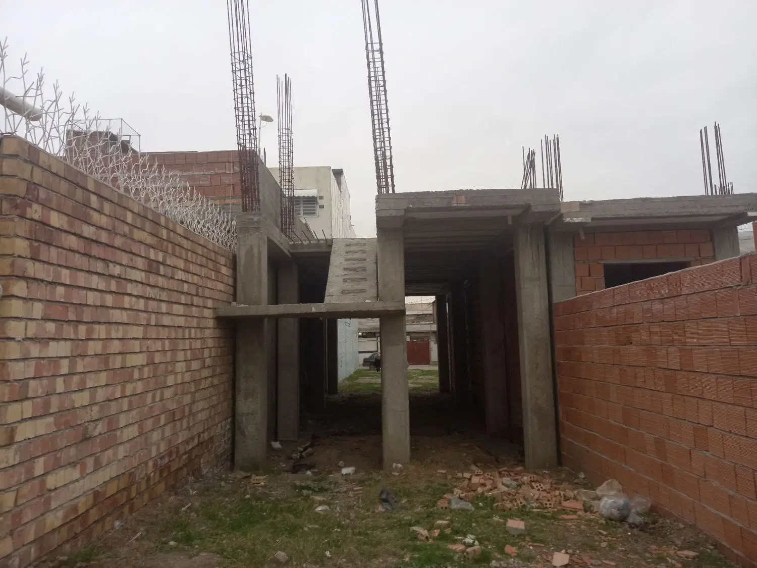 خانه نیمه کاره فروشی
