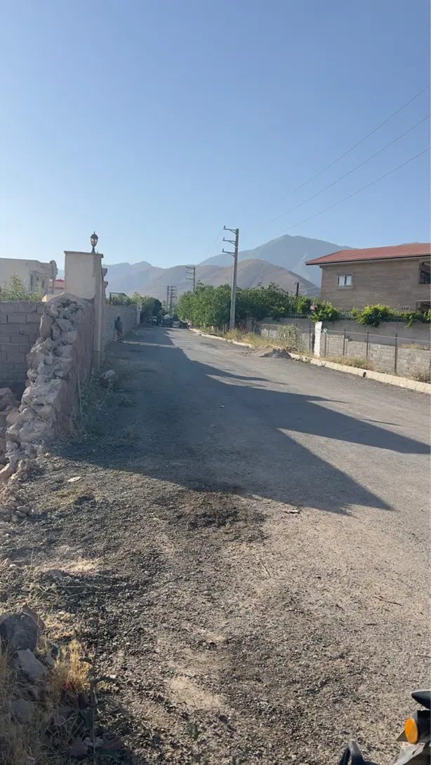 ۲۱۰ متر زمین سند تک برگ با انشعابات قانونی