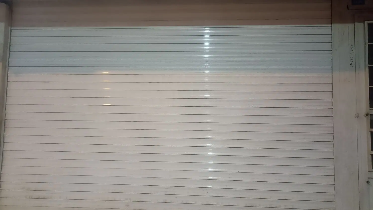یک مغازه اجاره داده میشود