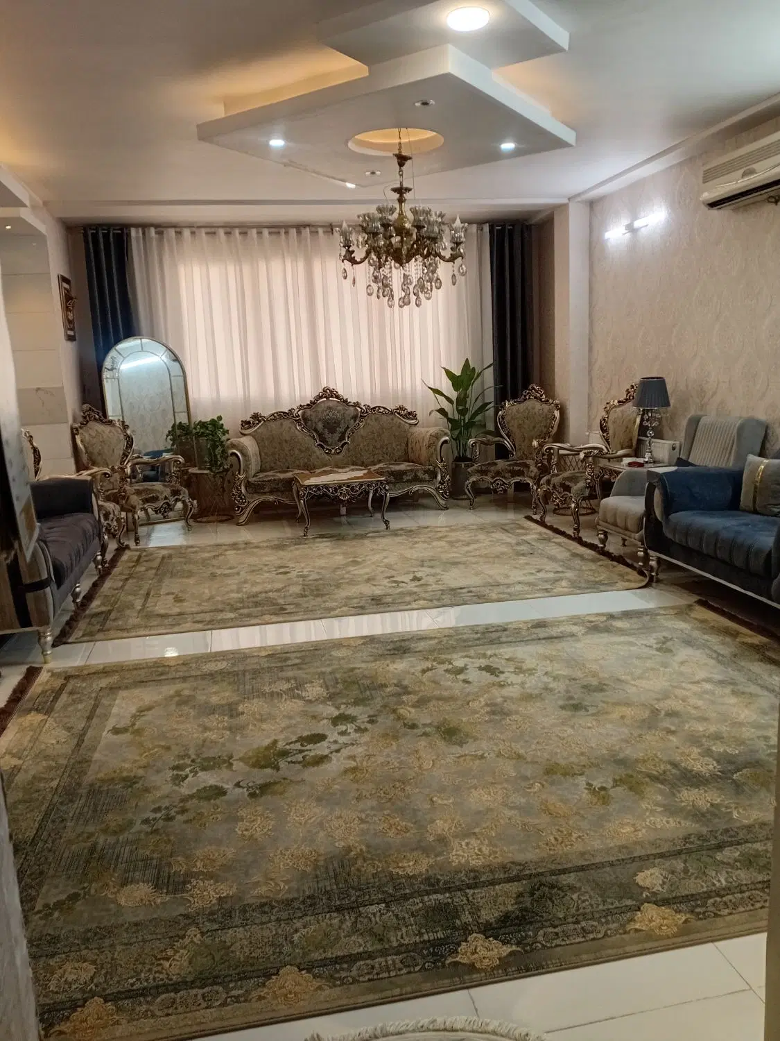 طبقه اول سروستان
