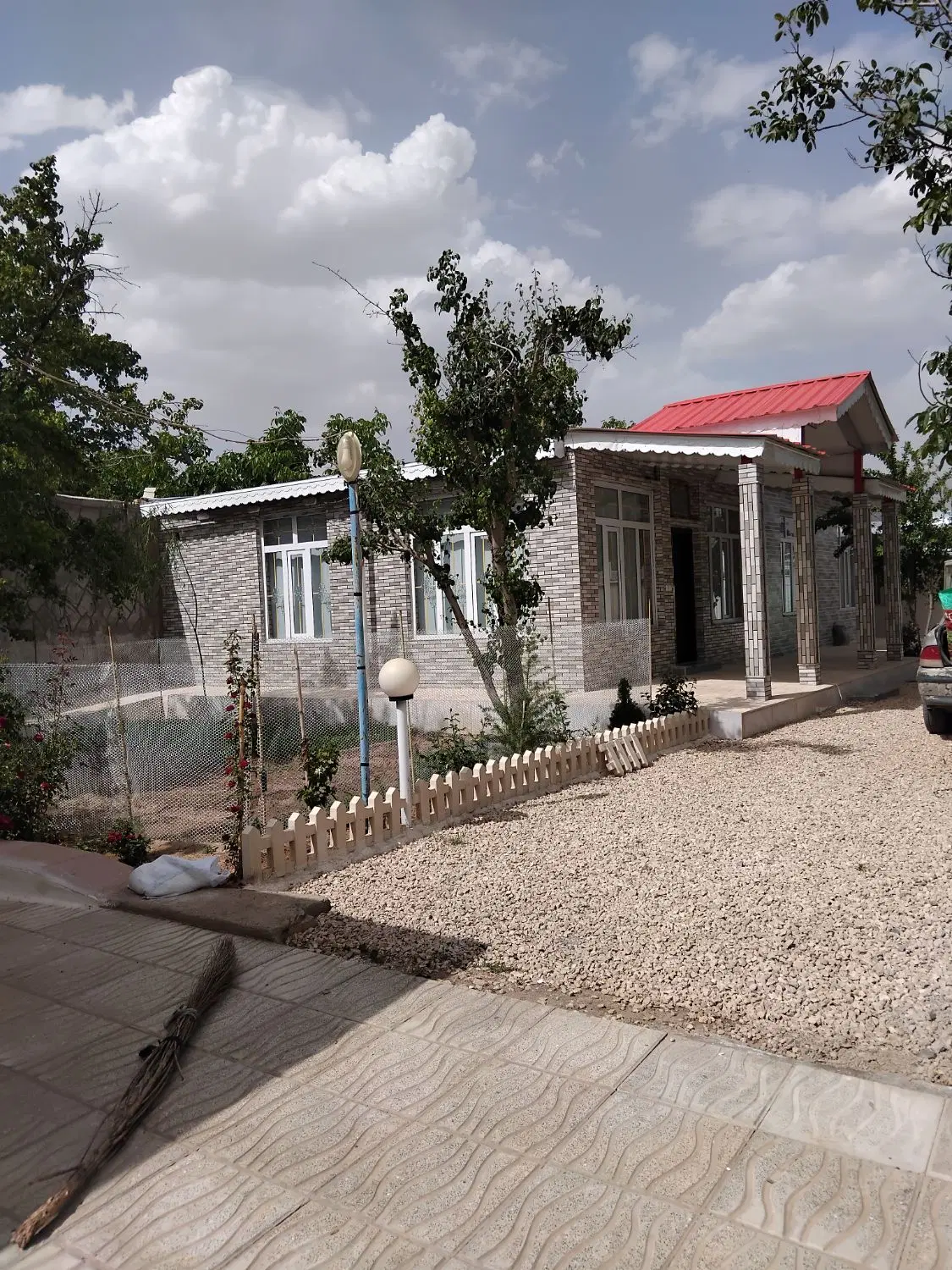 سالن ۱۰۰ متری در خوش بالا
