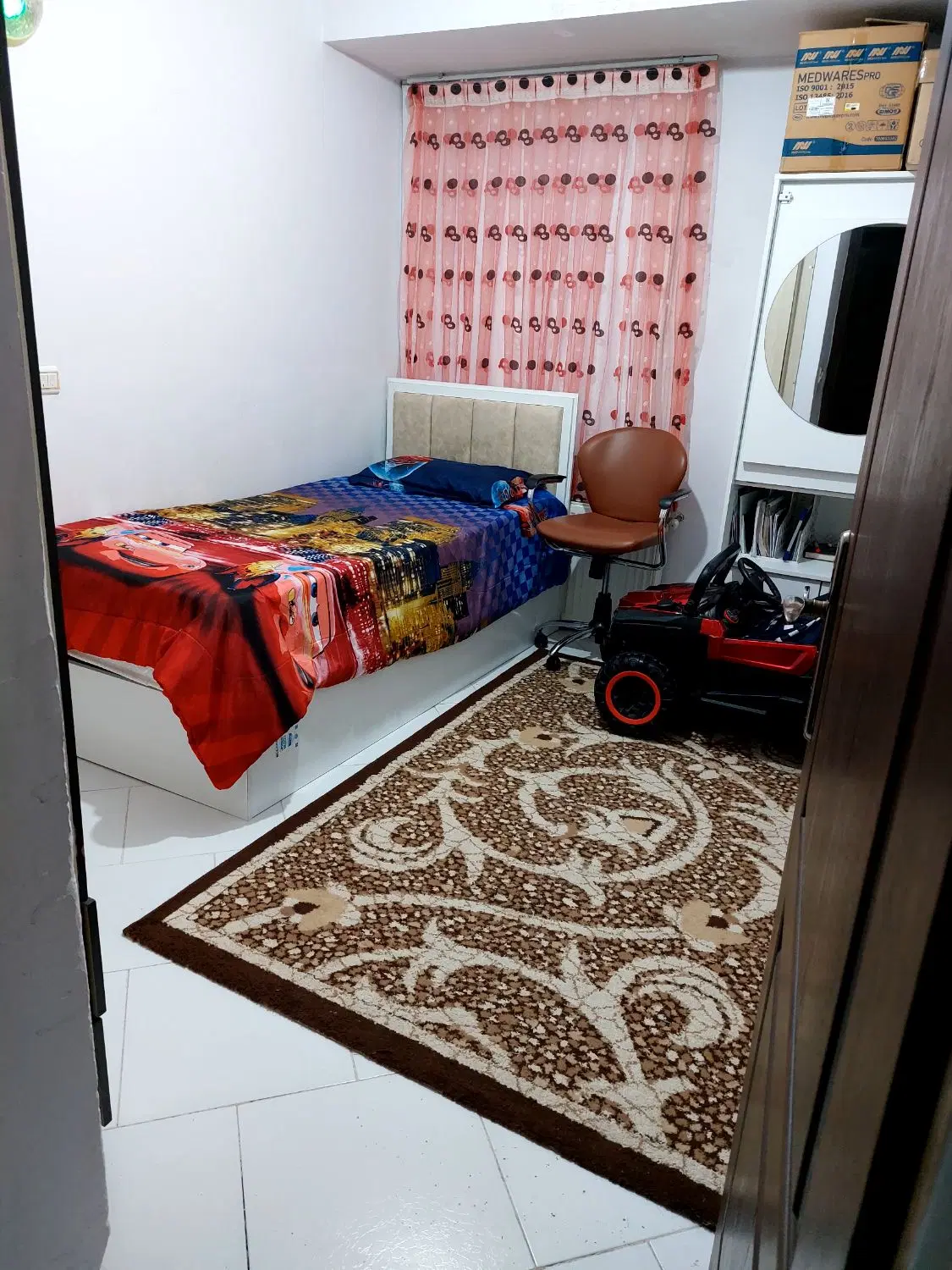 آپارتمان حاشیه بلوار ادیب