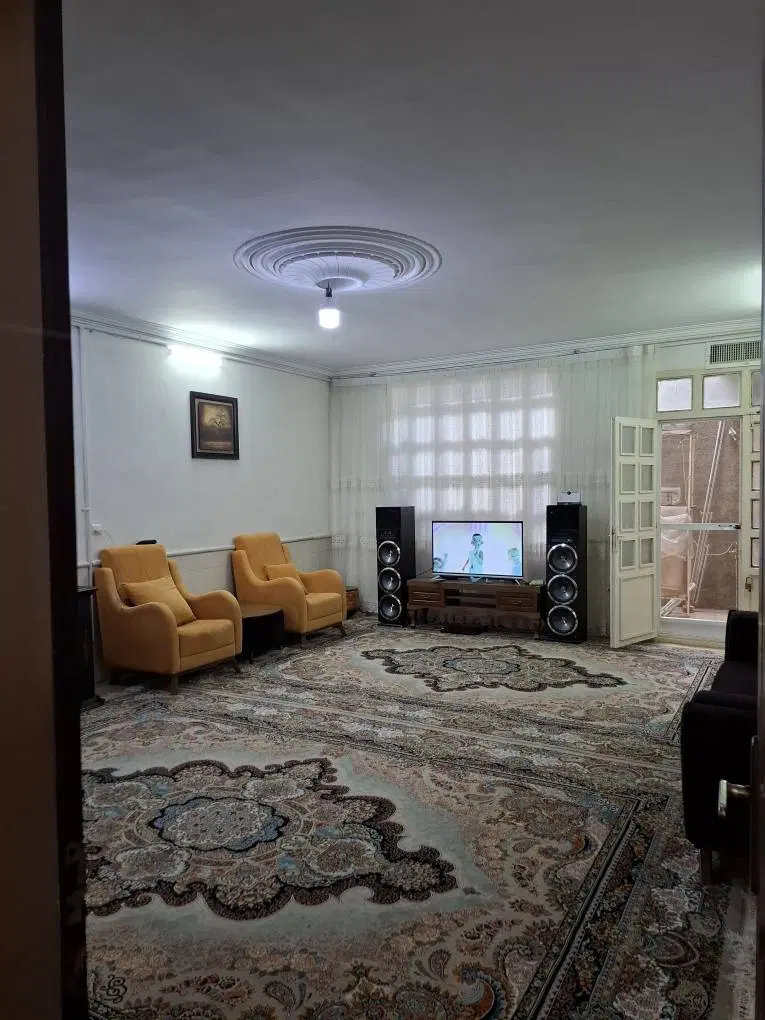 یک واحد طبقه مسکونی همکف