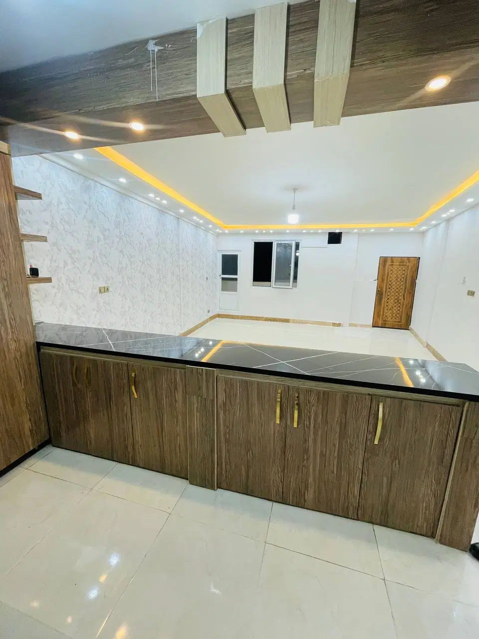 آپارتمان طبقه اول