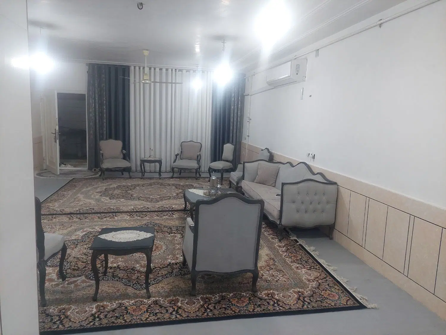 فروش همکف ۲۴۰ متری