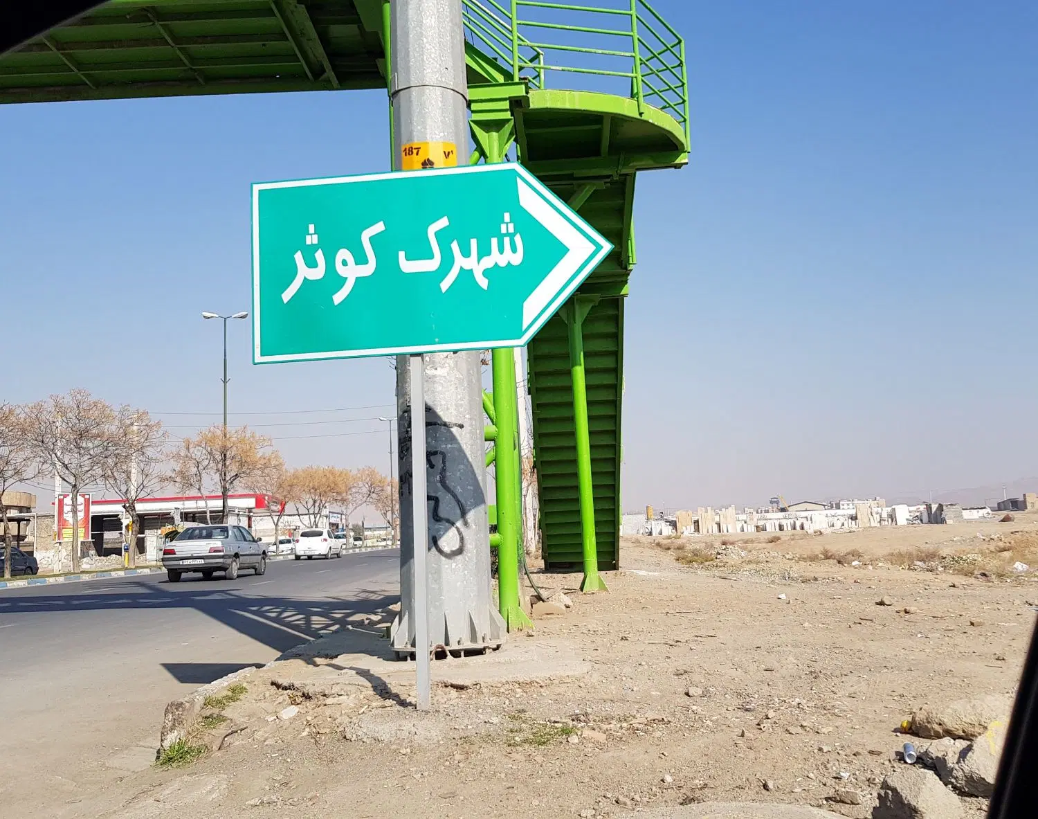 زمین فروشی بر کوچه ۱۲ متری