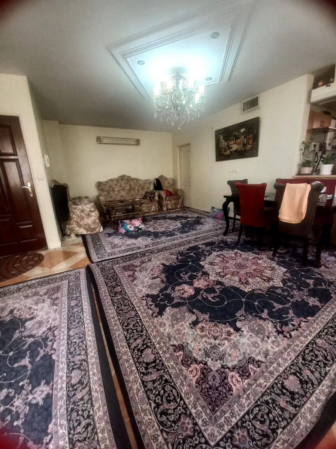 آپارتمان۸۰متر۲خواب طبقه۳پارکینگ بغل متروهلال احمر