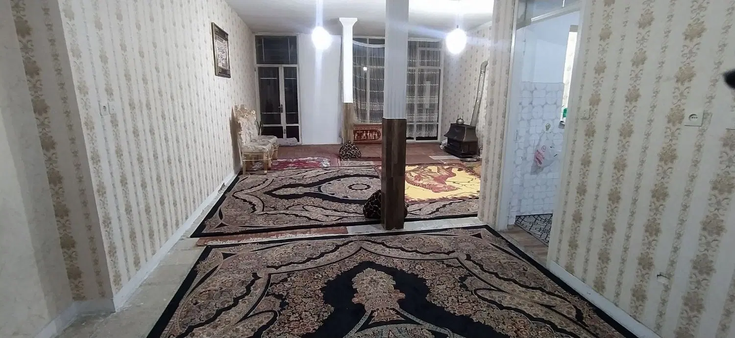 ویلایی دو طبقه خیابان رجایی .ثریا