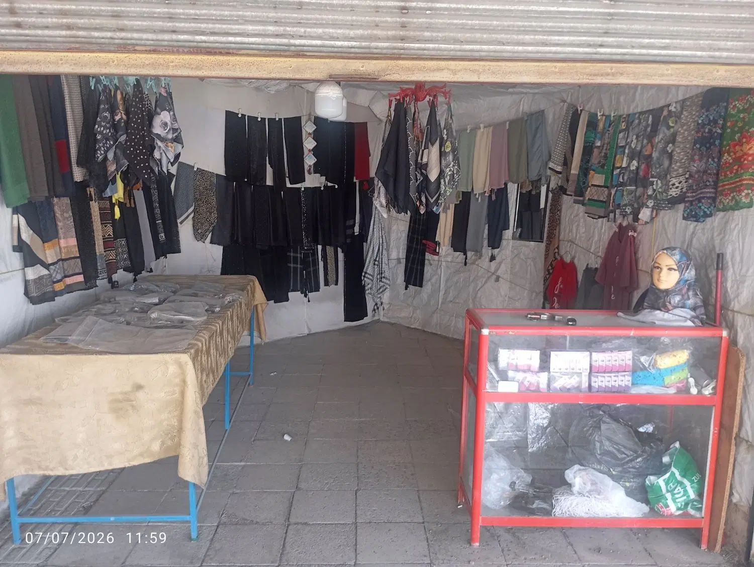 مغازه سر گوشه بمبه ای