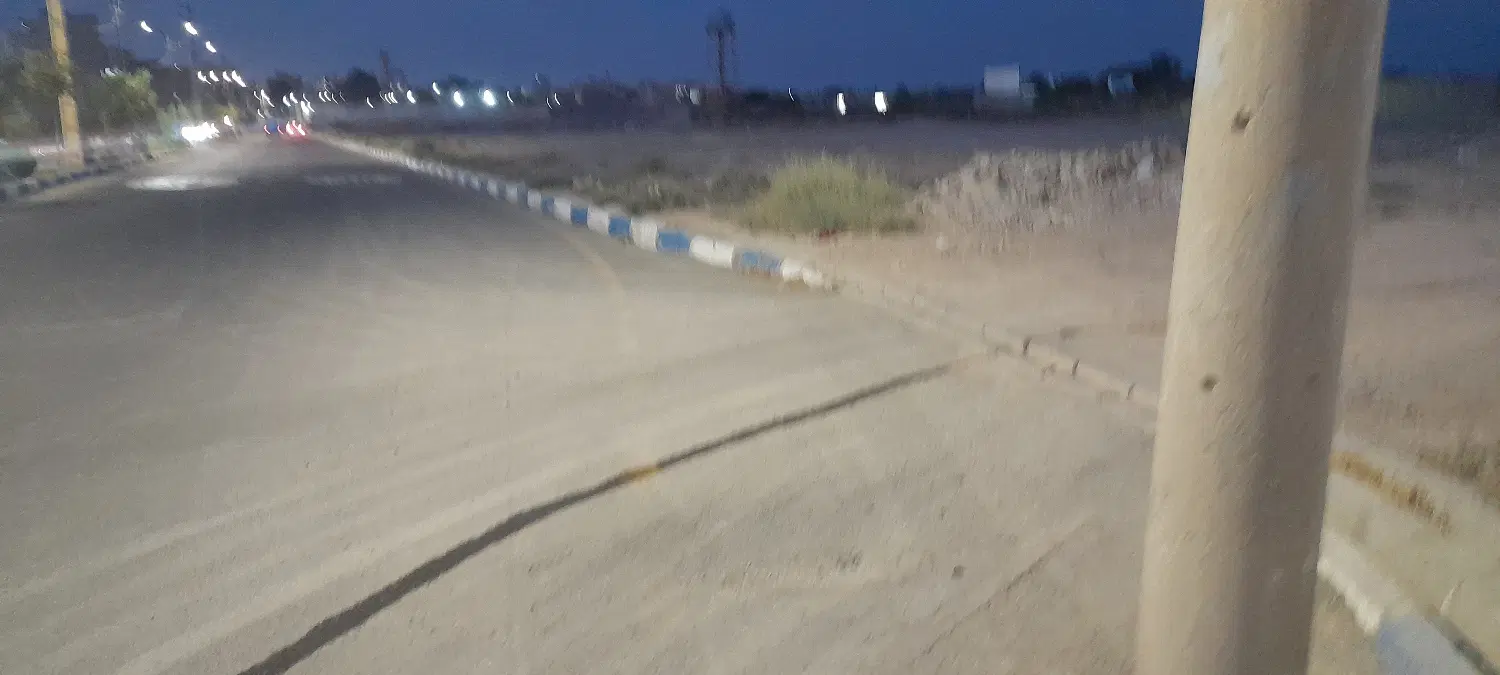 یک قطعه زمین۴۰۰متری واقع در بازارک سندتک برگ
