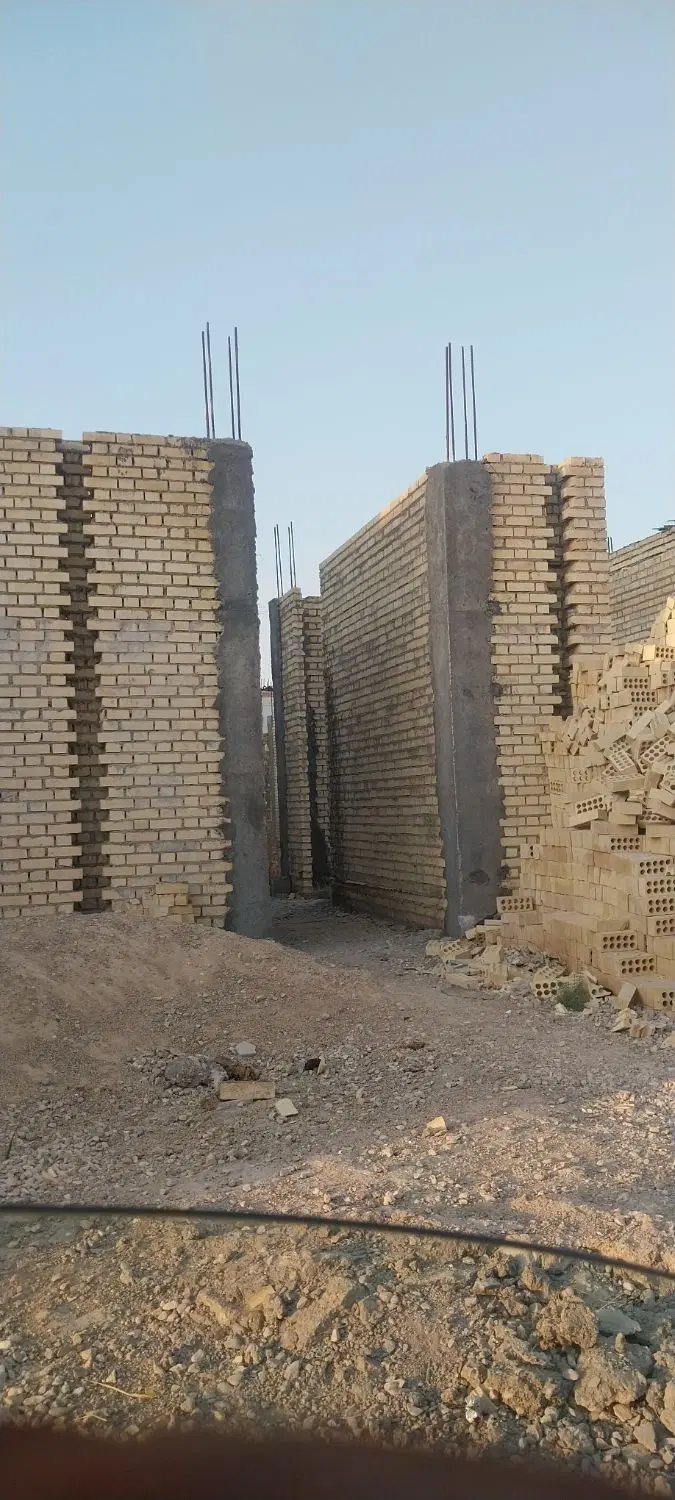 منزل نمیه کاره در بهترین نقطه شهر