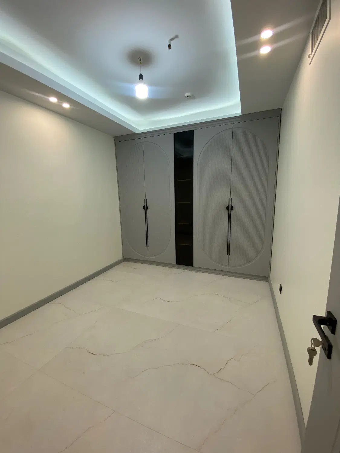 ۱۰۵متر دوخواب با امکانات فروشی