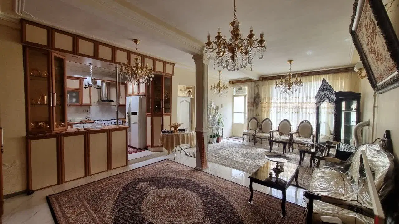 حیاط مسکونی خیام شهریار