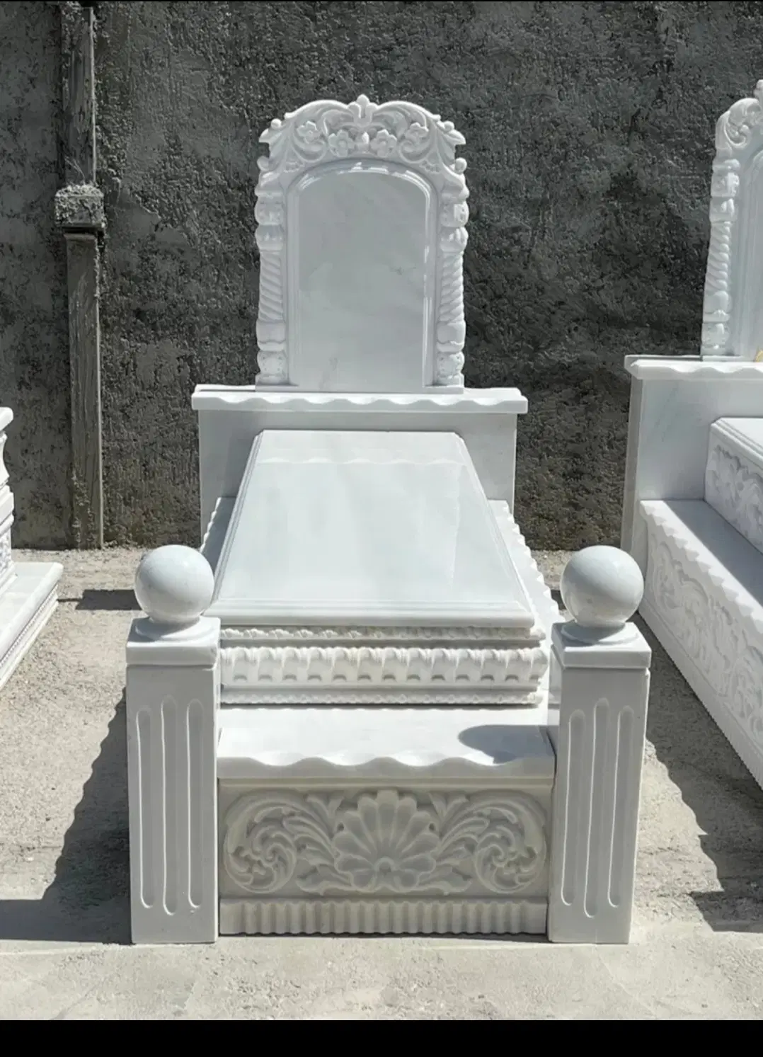 قبر در مسجد صاحب الزمان
