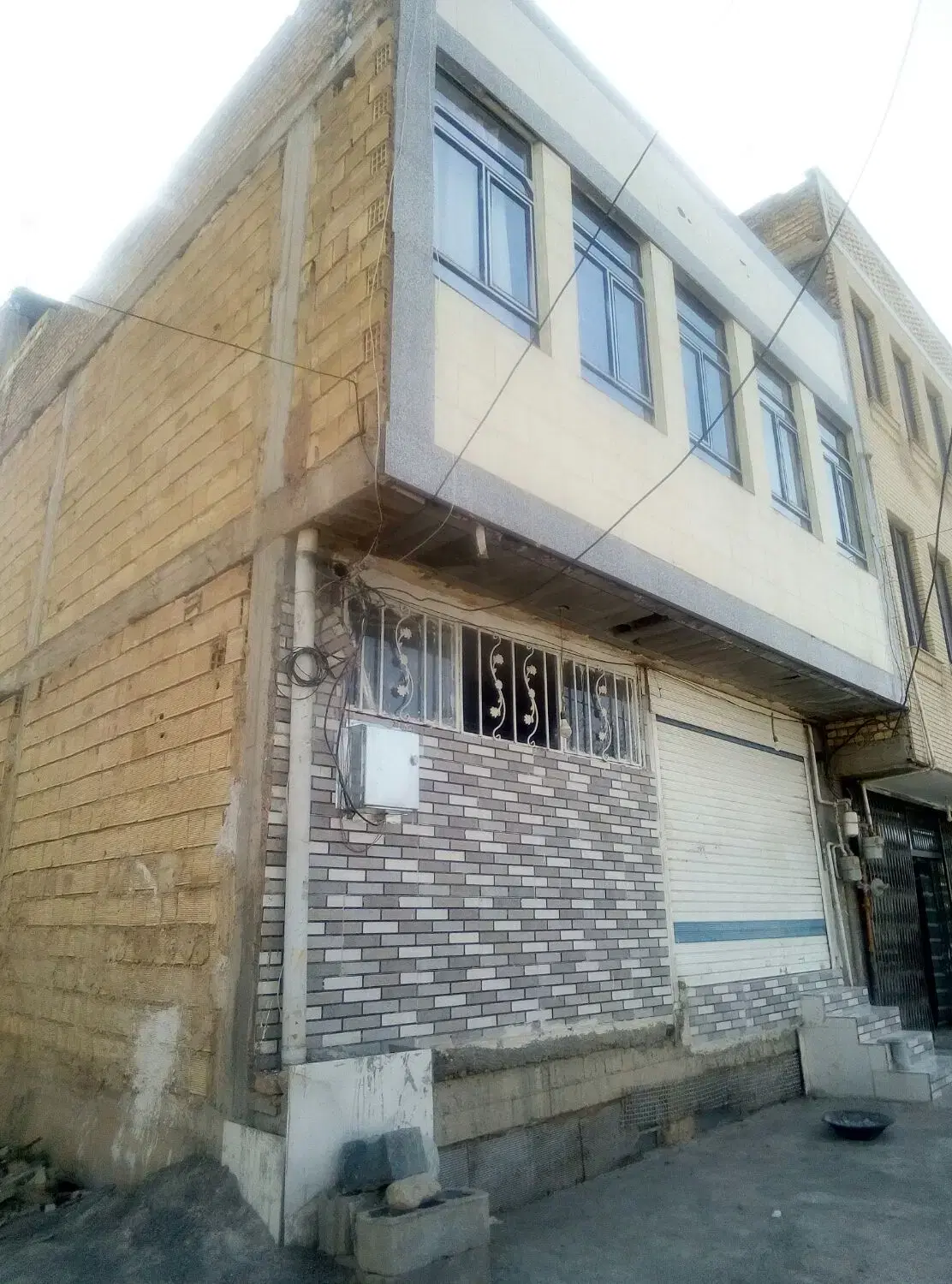 ساختمان طبقه دوم
