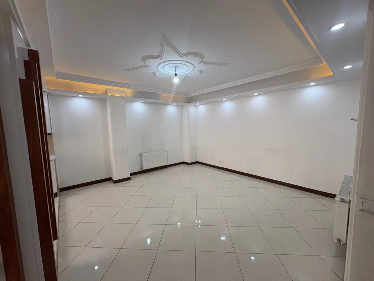 اپارتمان ۶۵ متری، فول امکانات، پارکینگ اختصاصی