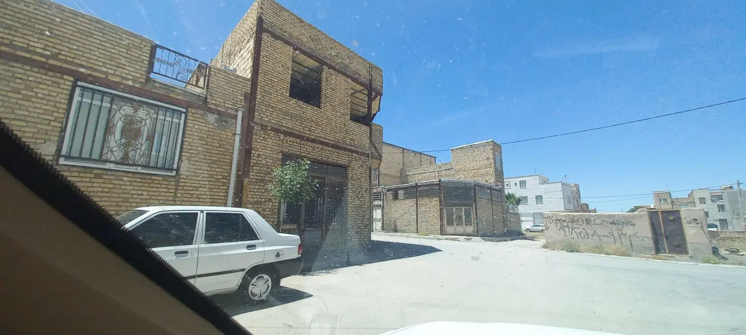 دوطبقه نیمه کاره
