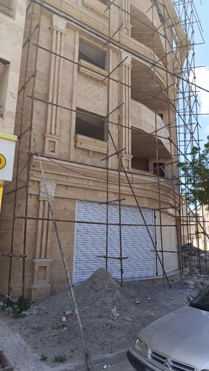 واحد بر خیابان سرعین