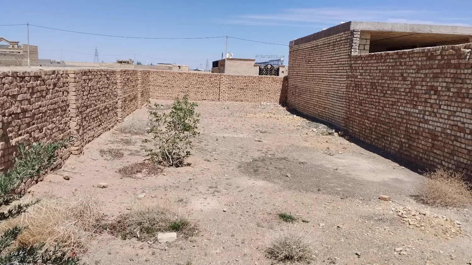 زمین فروشی