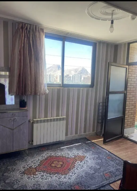 ۹۲ متر جنوبی دو نبش بهارستان