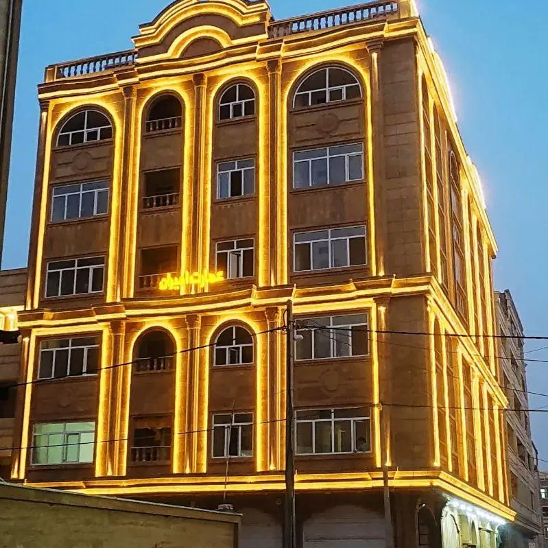 هم خانه خانم
