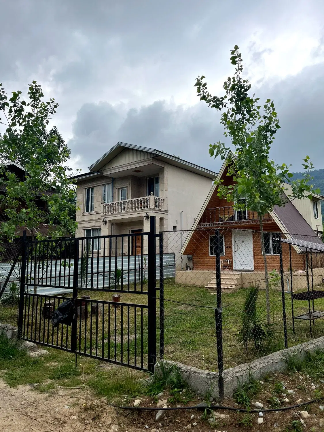 فروش ویلا و کلبه سوئیسی یکجا در روستای مرکیه