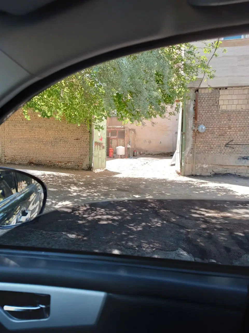 زمین سند  کلی تجاری دارد اما مجزا دردست اقدام