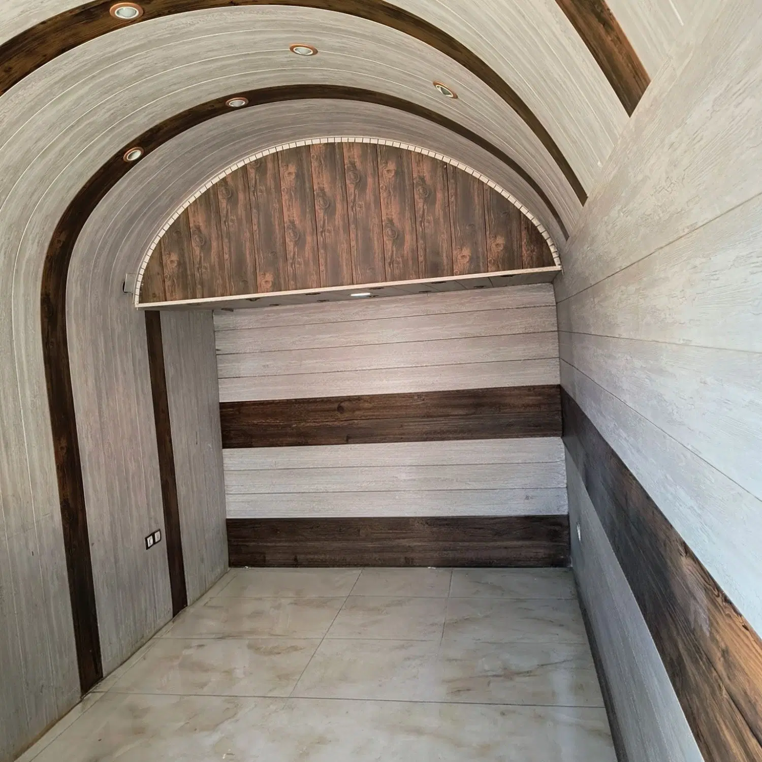 اجاره مغازه ۲۱ متری بازسازی شده در شوشتر