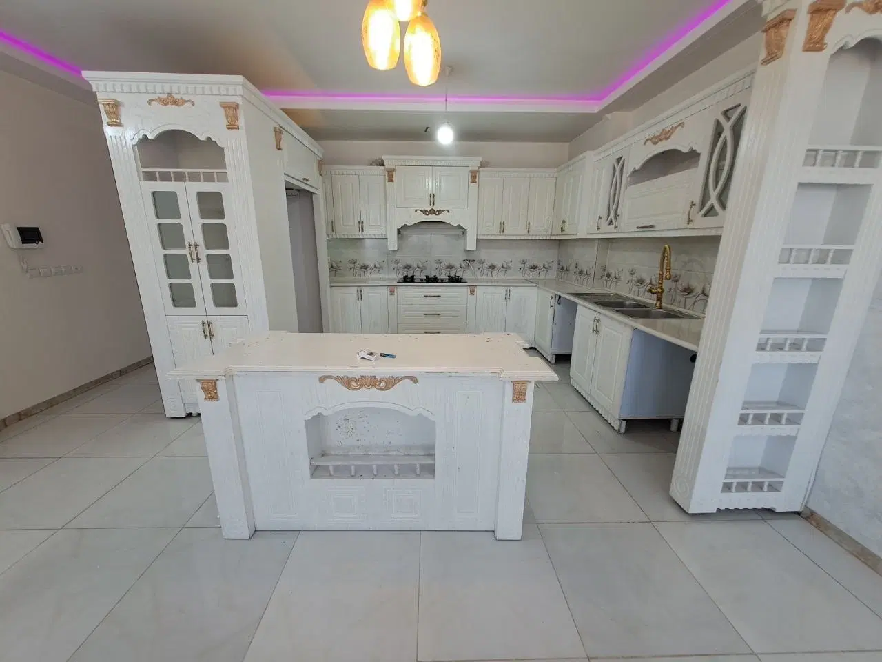 اپارتمان ۱۱۰ متری ۲خواب پارکینگ شماره گذاری