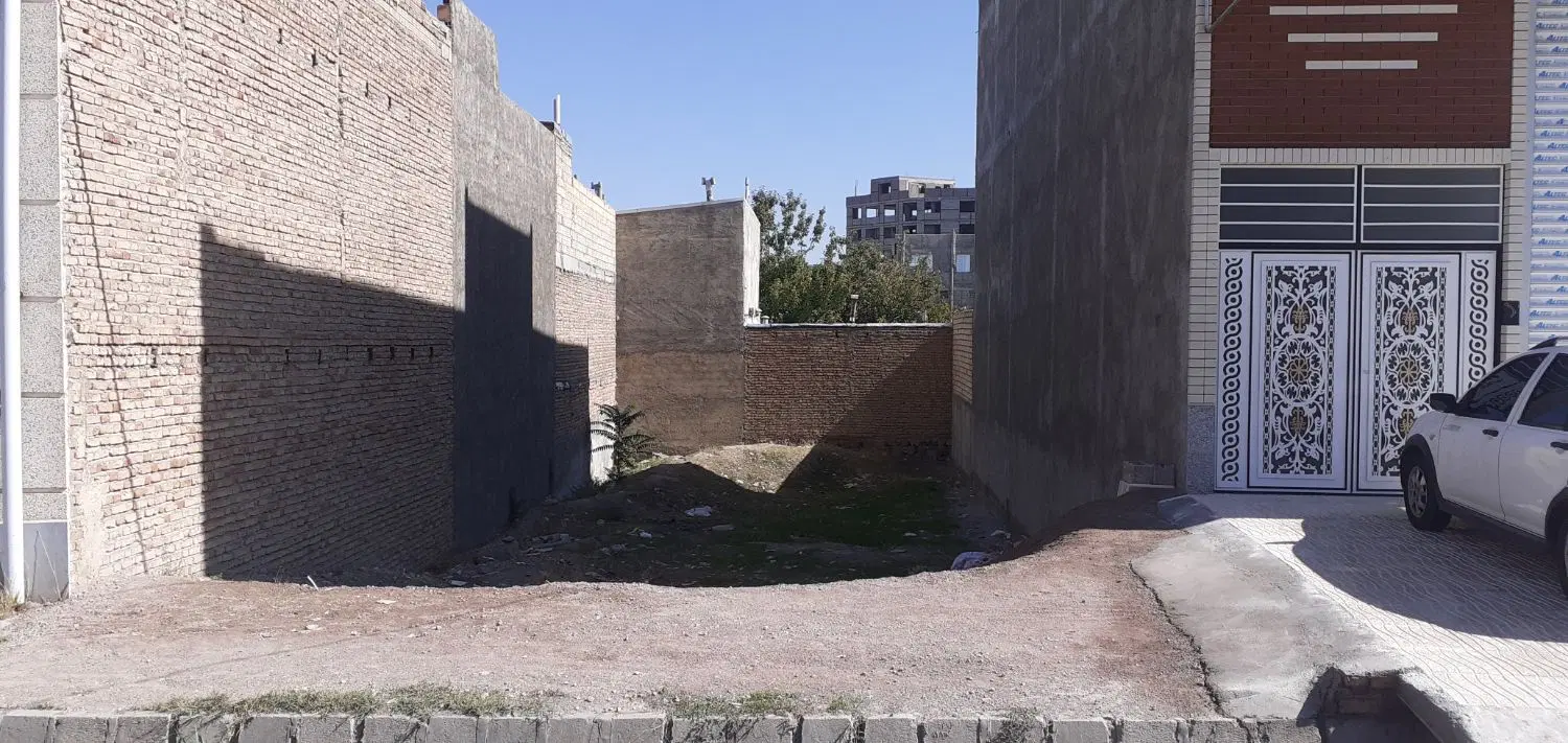 زمین مسکونی ۳۰۰مترمربع