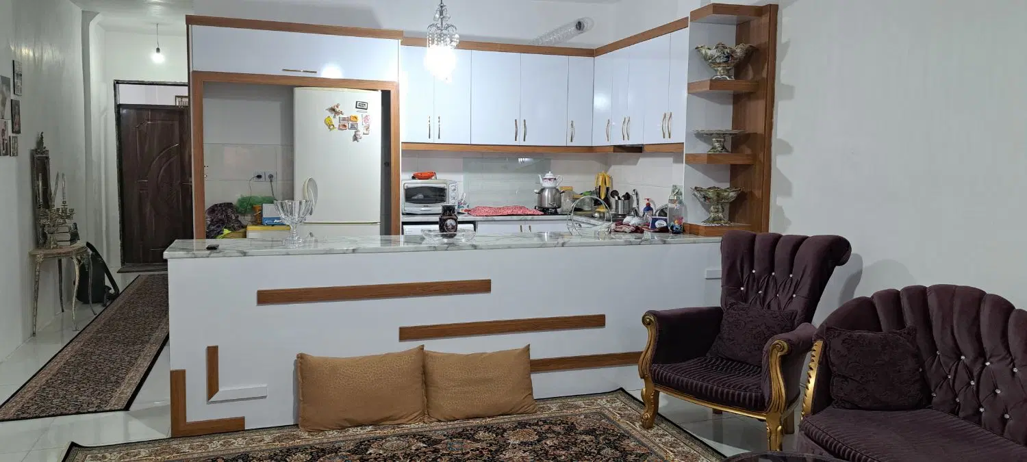 همکف ۹۰متری ماشین رو با حیاط با نصبیات