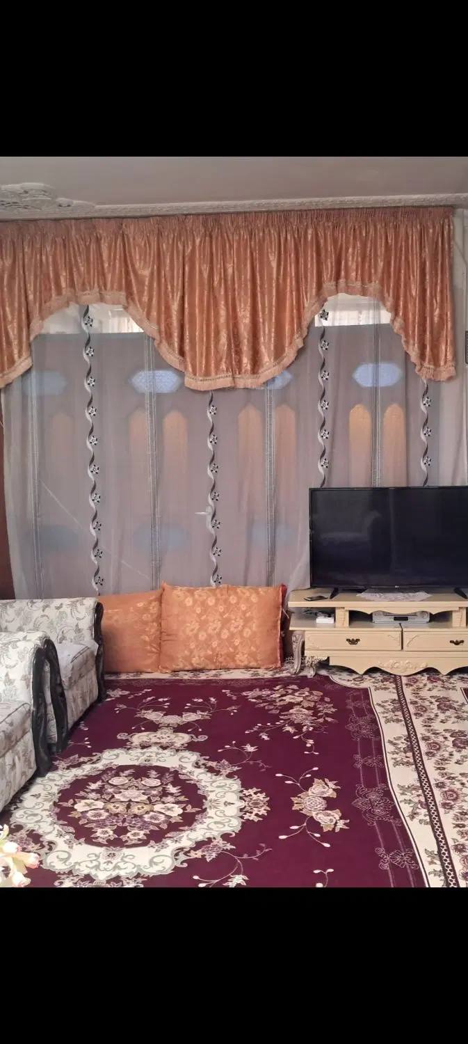 مسکونی تجاری بر خیابان ۱۲ متری