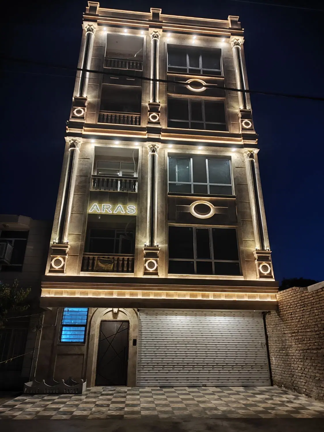 خیابان هاتف ی قطعه مانده به چهارراه سوم جنوبی